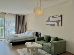 Spacious & Balcony - walkable to highlight spots - near CONG coffee